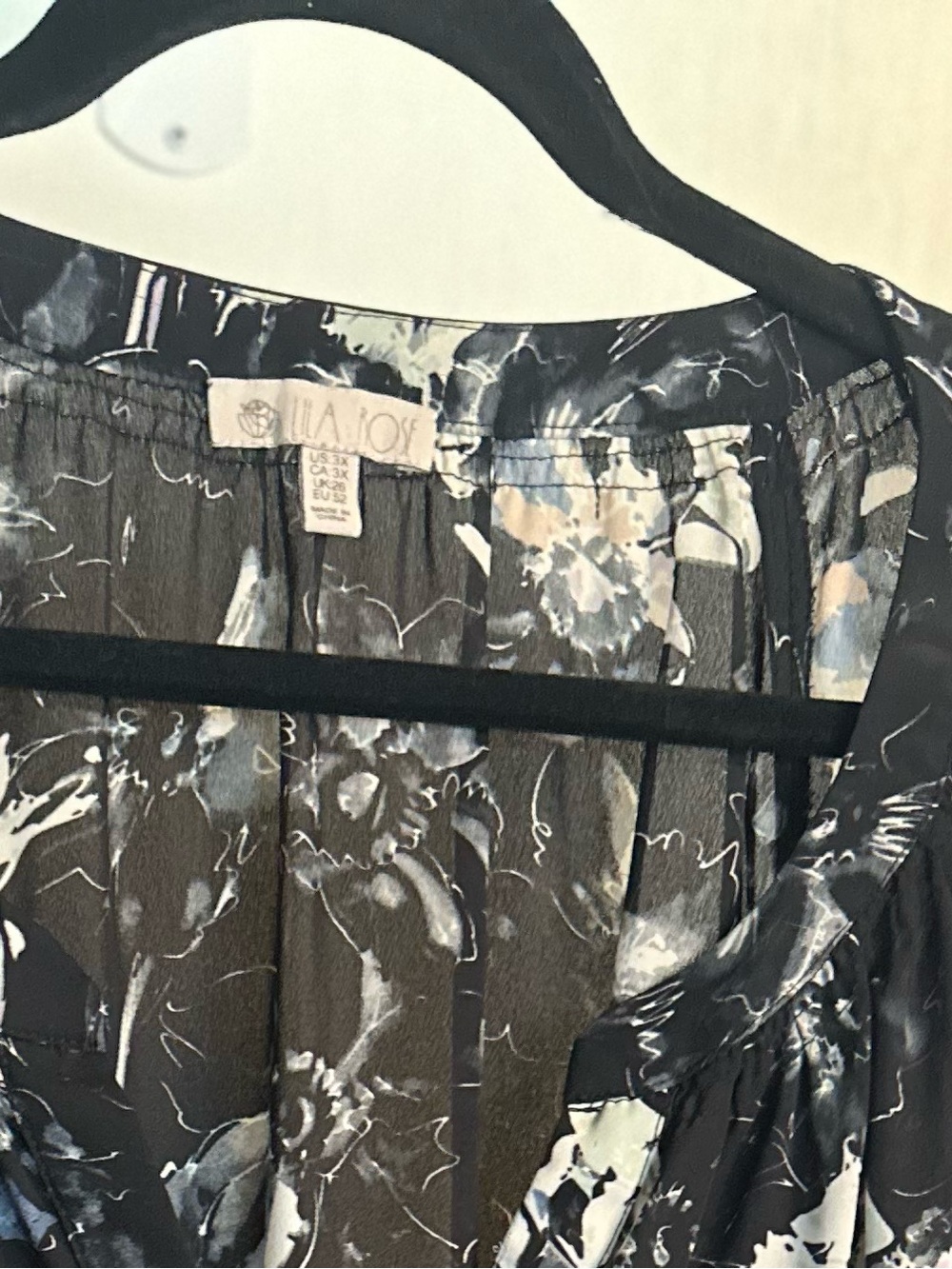 Lilla Rose Black Floral women’s Blouse